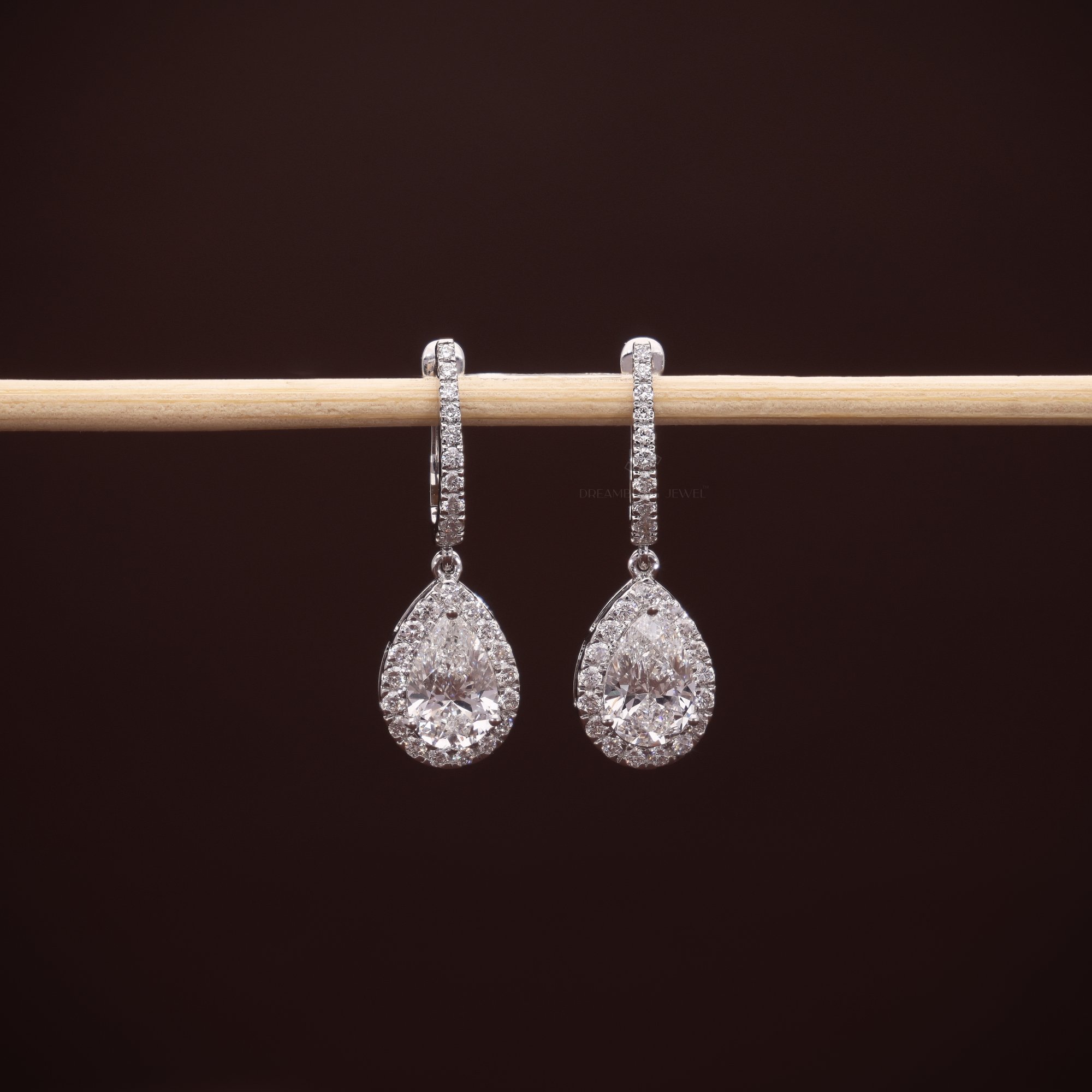 Pear-shaped diamond earrings